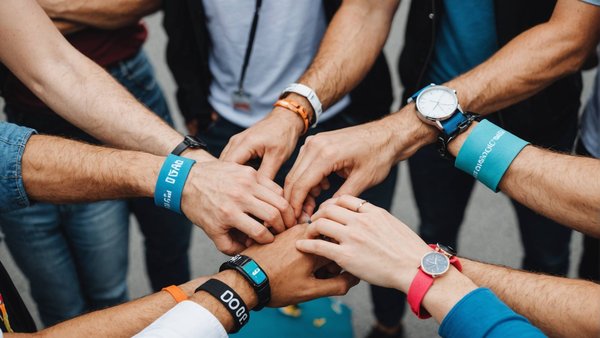 Guide Complet pour Sélectionner le Meilleur Bracelet Événementiel en Tissu