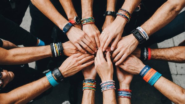 Le Guide Ultime pour Sélectionner le Meilleur Fournisseur de Bracelets d'Événementiel